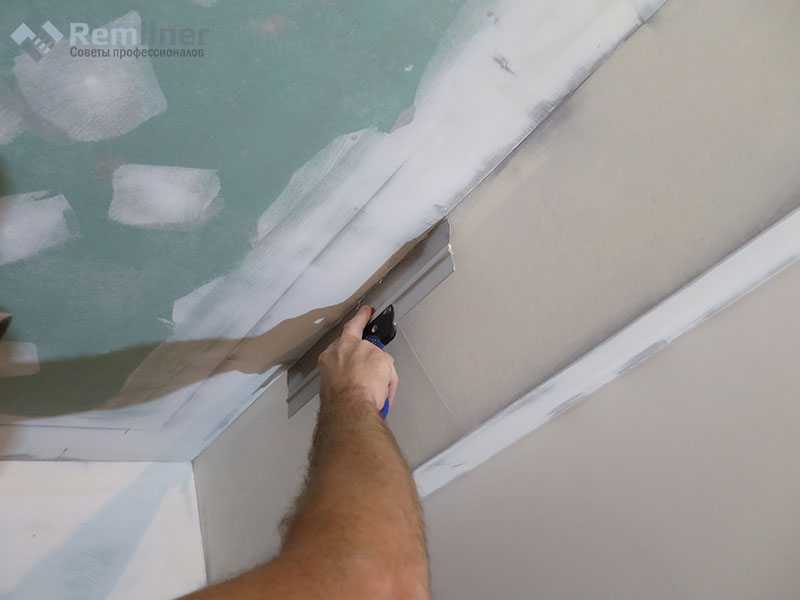 Как клеить стеклообои на потолок из гипсокартона: подготовка гипсокартона под обои