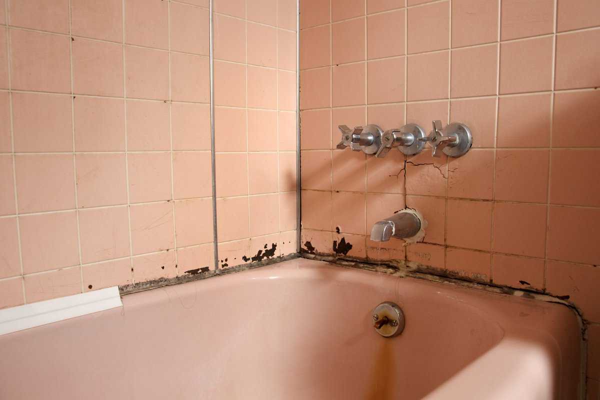  убрать плесень в ванной на герметике, очистить и избавиться