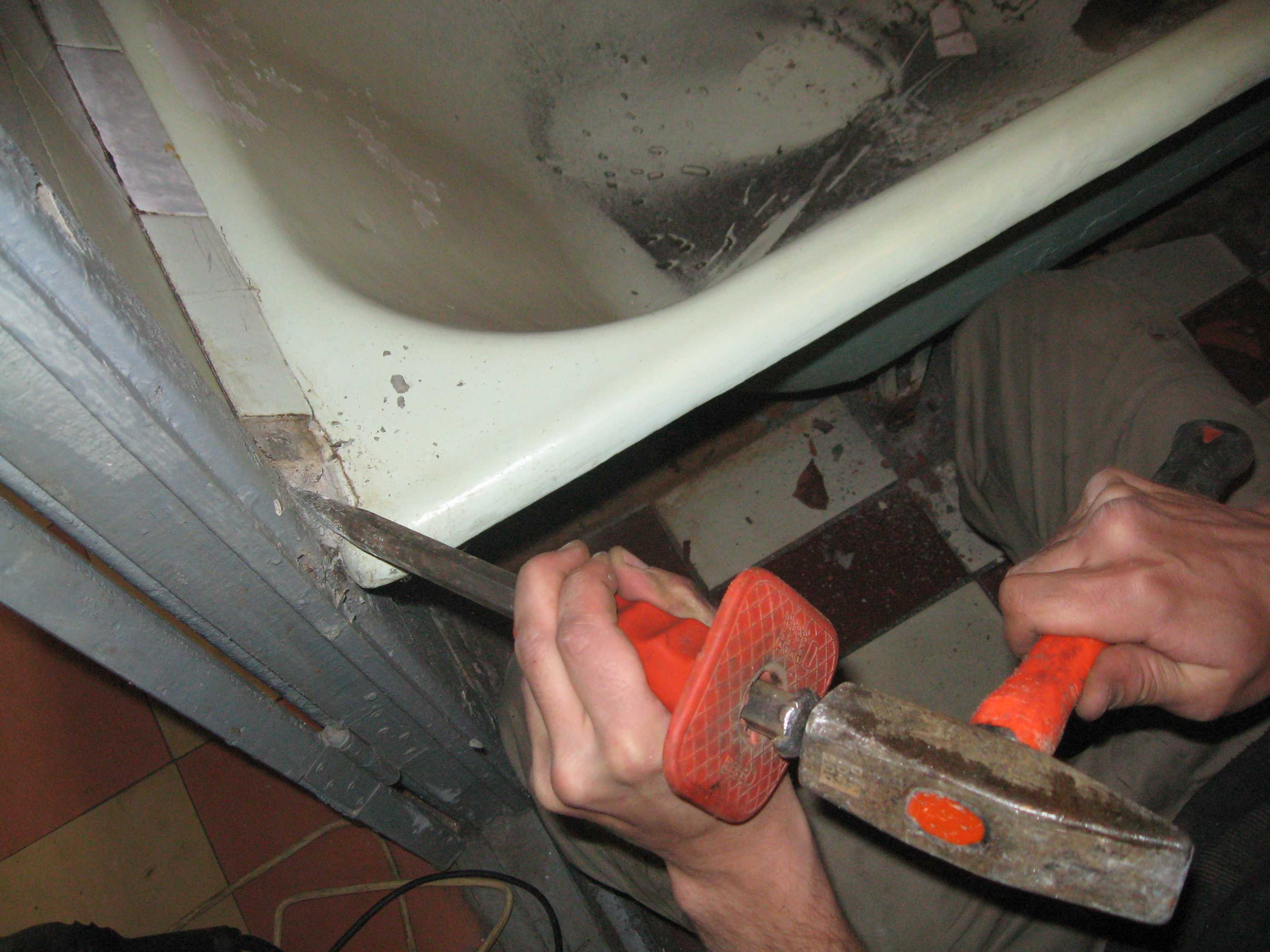 Алгоритм работ по демонтажу ванны: шаг за шагом