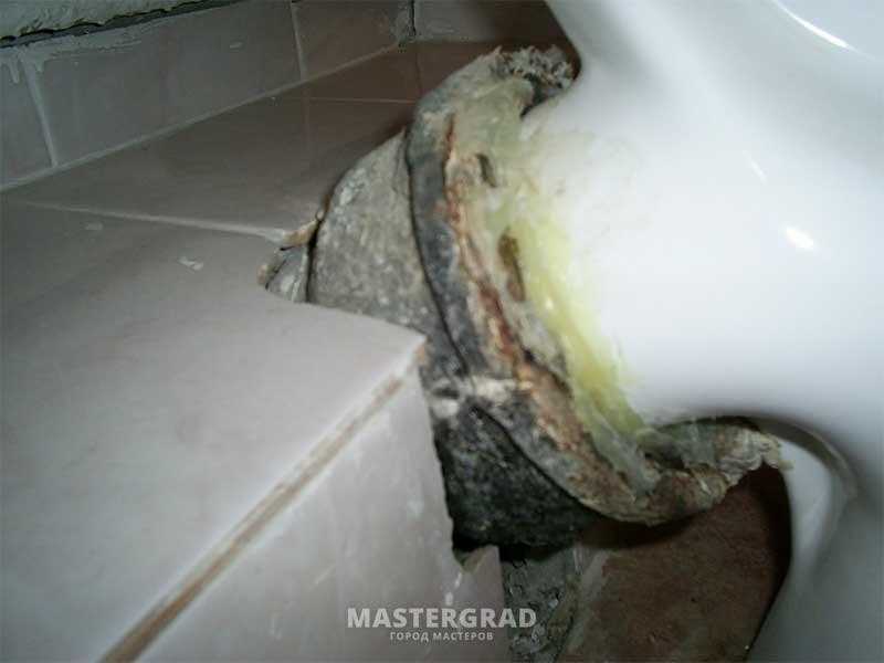 Запах канализации в частном доме: что делать, как избавиться?