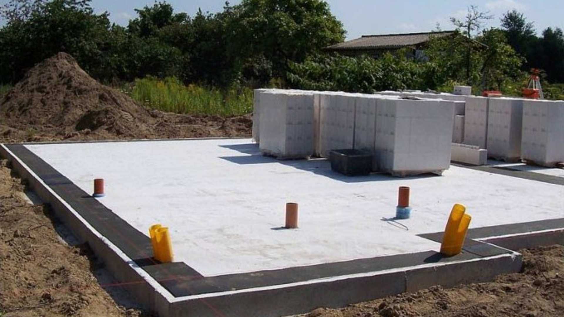 Монолитная плита фундамента: толщина для дома из газобетона, ключевые параметры, влияющие на расчет и минимальная величина бетонной плиты Необходимость и примеры, описание и технические характеристики